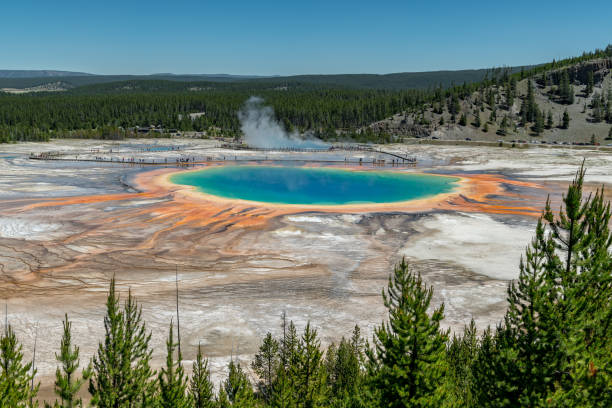 istock Grand Prismatic Spring. Hot springs 1089570656