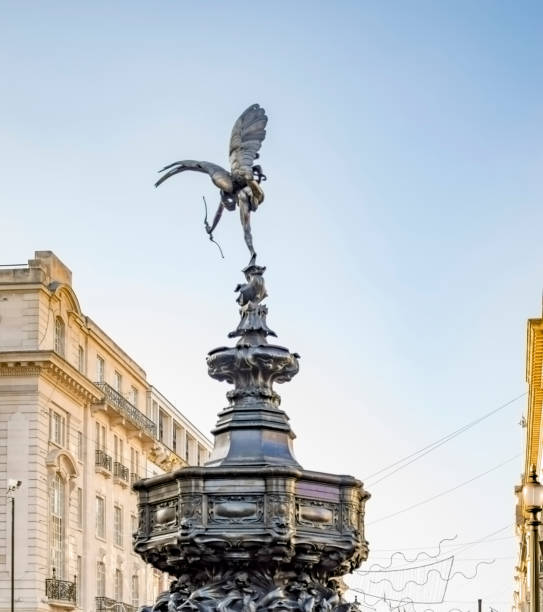 piccadilly circus fountain of love god cupid with arrow and bow - cupid piccadilly circus statue of eros mythology imagens e fotografias de stock