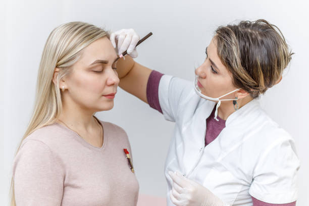 istock Preparation for permanent makeup of eyebrows in beauty salon 1089621810