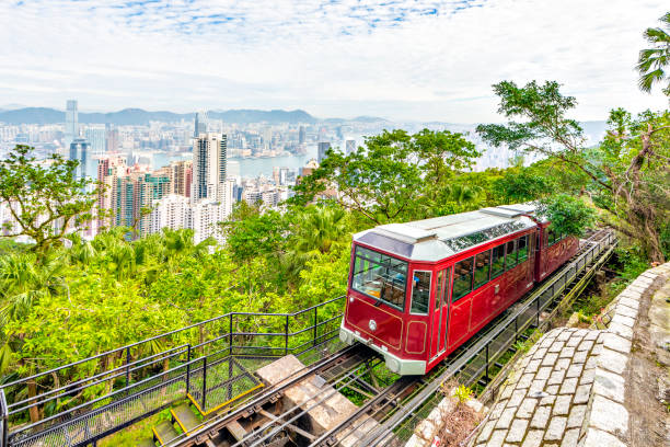 香港、香港の高層ビル建物とビクトリア ピーク トラム - peak to peak ストックフォトと画像