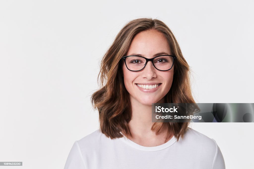 Gläser-Mädchen in weiß - Lizenzfrei Eine Frau allein Stock-Foto