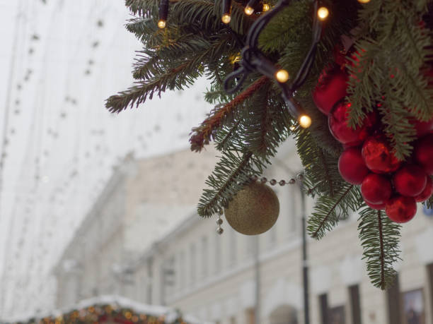 istock Christmas tree on city street 1089680192