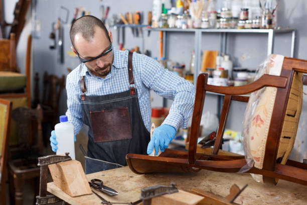 istock Workman varnishing antique armchair 1089689018