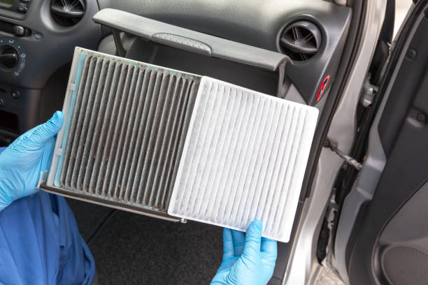 istock Clean and dirty cabin pollen air filter for a car 1089695464