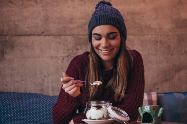 istock Woman east healthy breakfast at restaurant 1089703376