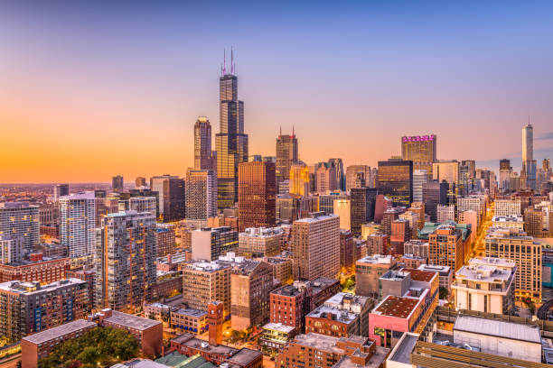 ligne d’horizon de chicago, illinois, usa du centre ville d’en haut - chicago skyline illinois downtown district photos et images de collection