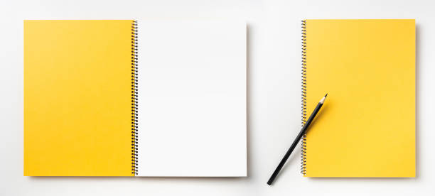вид сверху желтой спирали блокнот, страница, карандаш - spiral notebook open note pad textbook стоковые фото и изображения