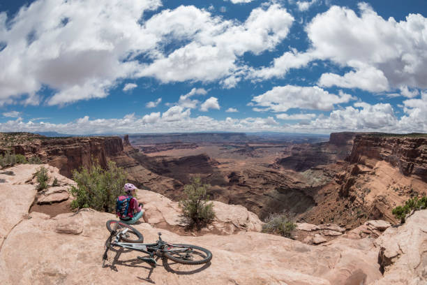 istock Female mountainbiker at panoramic viewpoint in Dead Horse Point State Park, Utah. 1089728626