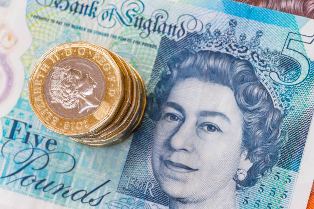 영국 통화 - one pound coin british currency coin paper currency 뉴스 사진 이미지