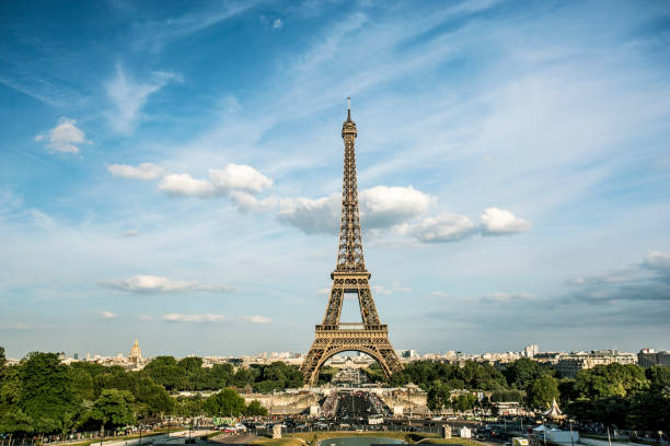 istock Eiffel Tower - France 1089779278