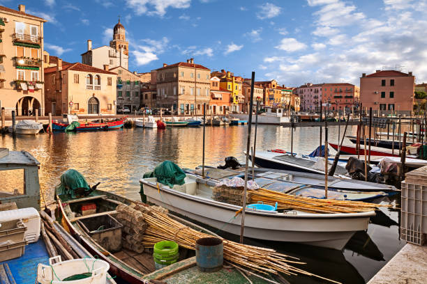 旧市街のキオッジャ, ヴェニス, イタリア: 水路 - chioggia ストックフォトと画像