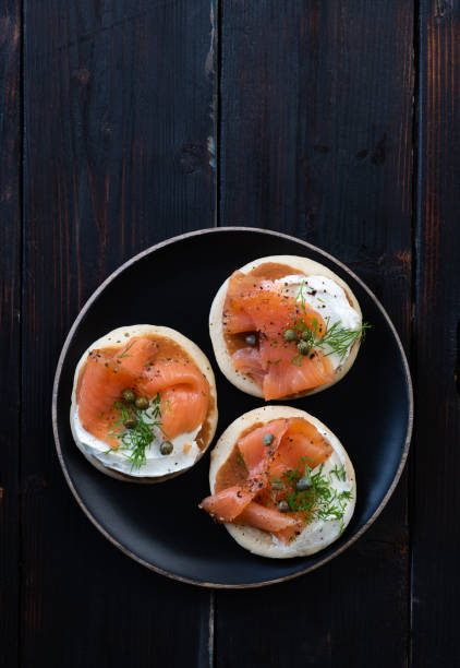 blinis de salmón - blini fotografías e imágenes de stock