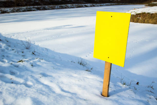 istock sign near a frozen lake 1089846116