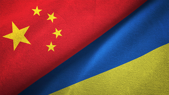 Ucrania y China dos banderas juntos relaciones textil tela textura de la tela photo