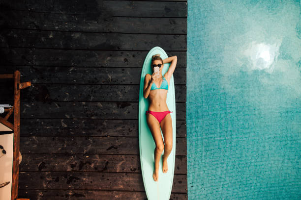 capturing that special summer moment - bikini summer vacations looking down imagens e fotografias de stock