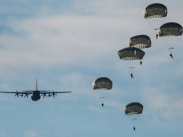 parachutistes de l’armée israélienne en une journée formation saut-israël - action adventure aerospace industry air vehicle photos et images de collection