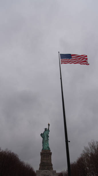 istock The statue and the flag in cloudy day 1090004678