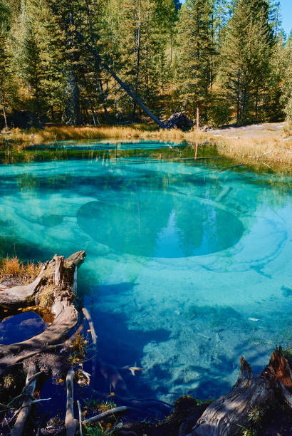 istock Blue geyser lake 1090051516