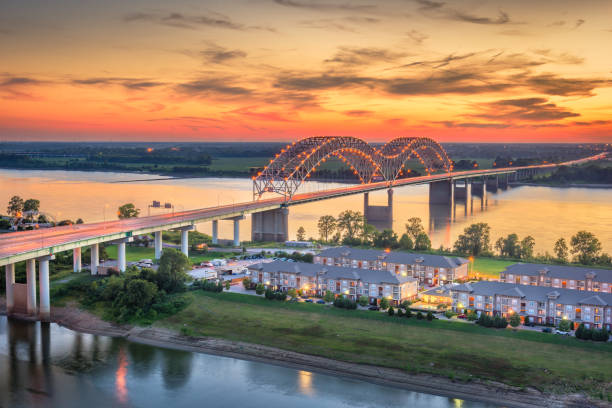 Hernando de Soto Bridge. Memphis, Tennessee, USA at Hernando de Soto Bridge. memphis tennessee stock pictures, royalty-free photos & images