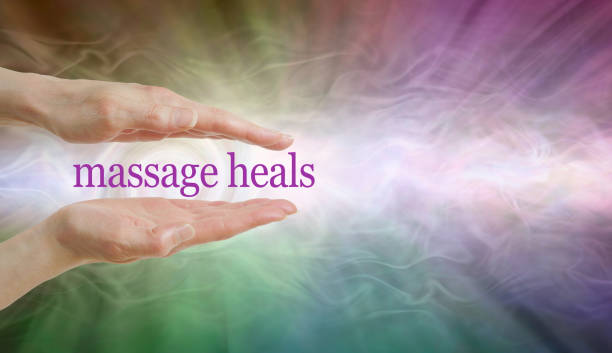 massage heals donc lui donner un essai - reflexology massaging recovery sport photos et images de collection