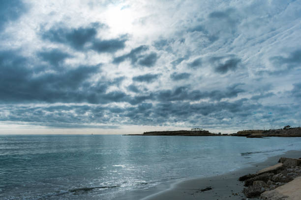 istock Excellent cloudy day in the coast 1090129672