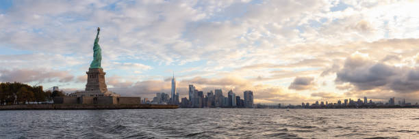istock Statue of Liberty Sunrise 1090178258