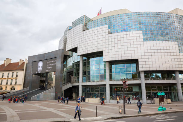 opera bastille in paris, frankreich - building exterior built structure street paris france stock-fotos und bilder