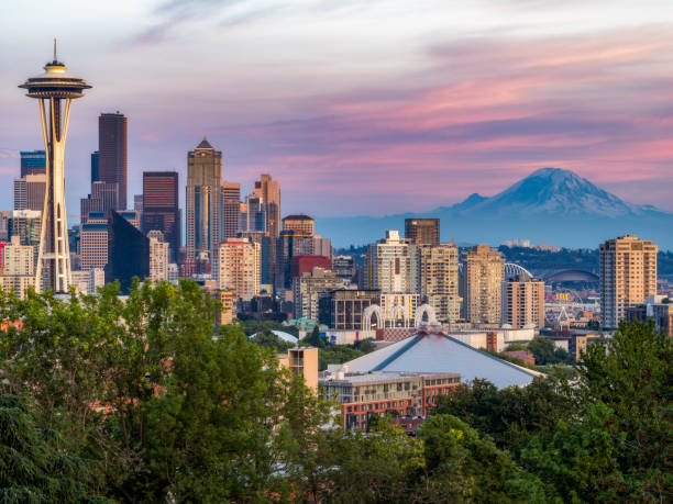 USA, Washington State, Seattle skyline and Mount Rainier Taken from Kerry Park at sunset time. cascade range photos stock pictures, royalty-free photos & images