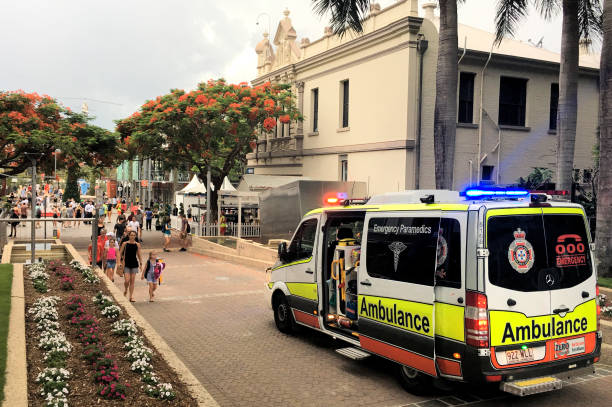ambulanza terrestre in south bank of brisbane queensland australia - travel healthcare and medicine emergency services urgency foto e immagini stock