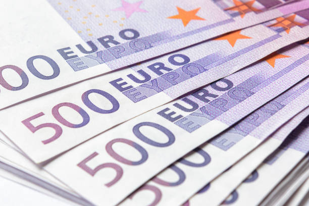 istock 500 euro money banknotes like a fan 1090428728