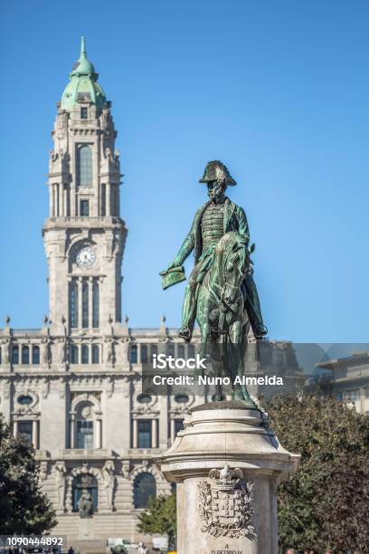 Dom ペドロ 4 世像と市議会の背景に建物を表示します ウマのストックフォトや画像を多数ご用意 ウマ, ポルトガル, ポルトガル