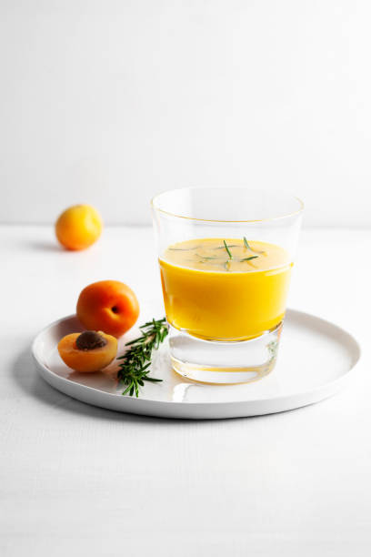 zdrowe napoje, koktajl warzywny, sok morelowy, - apricot portion antioxidant fruit zdjęcia i obrazy z banku zdjęć