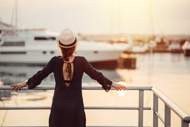 tourist woman ready for cruise - passenger ship sunset summer sun imagens e fotografias de stock