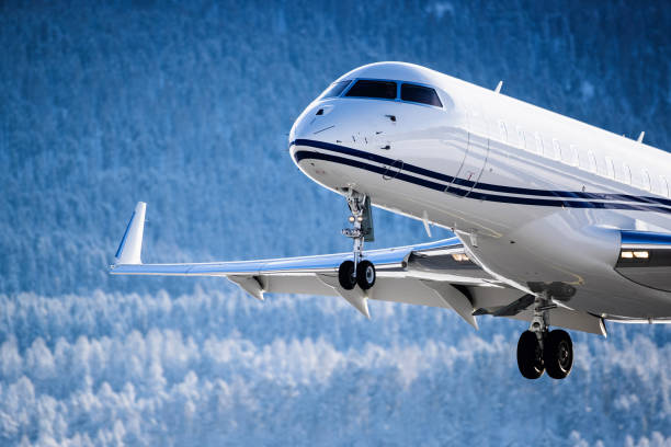 corporate jet - airfield mountain snow airport stock-fotos und bilder