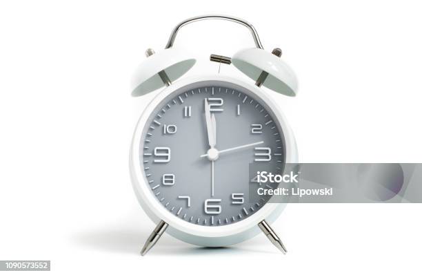 흰색 바탕에 회색 시계 얼굴 59 오전 오후 11 12 시 1 분 시간을 표시 하는 테이블 알람 시계 59에 대한 스톡 사진 및 ...