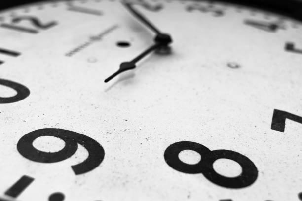 vintage clock face indicating a time just after 9 am/pm - macro hour hand minute hand accuracy imagens e fotografias de stock