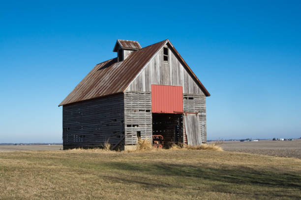 istock Wooden barn in rural Illinois 1090598730