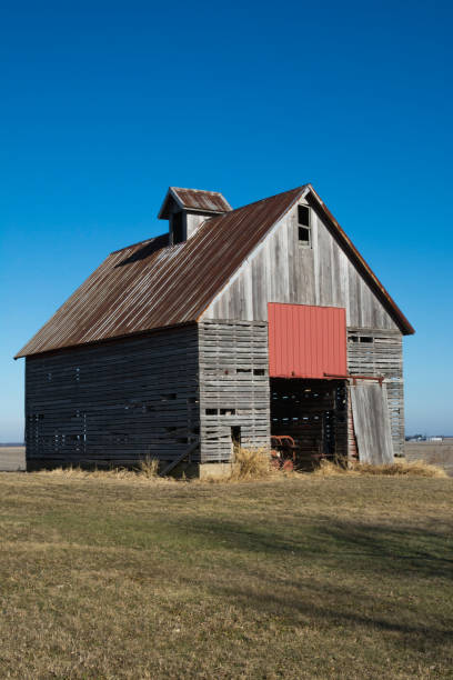istock Wooden barn in rural Illinois 1090598812