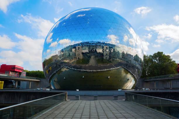 La Geode in the Parc de la Villette in Paris, France Paris, France - October 15, 2016: La Geode in the Parc de la Villette with unidentified people. Its a mirror-finished geodesic dome with an Omnimax theatre at the Cite des Sciences et de l Industrie la geode stock pictures, royalty-free photos & images