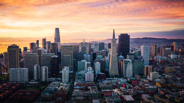 san francisco skyline at sunrise - san francisco county vacations tourism travel imagens e fotografias de stock