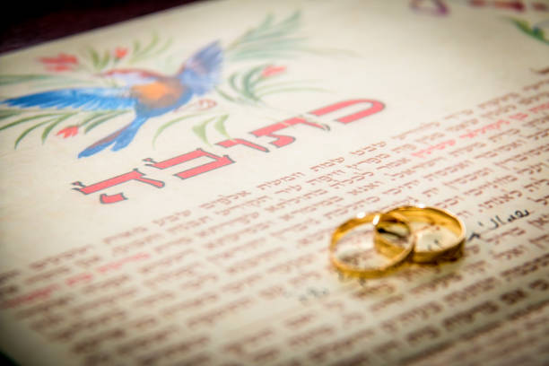 ktuba - еврейское религиозное брачное соглашение - ketubah стоковые фото и изображения