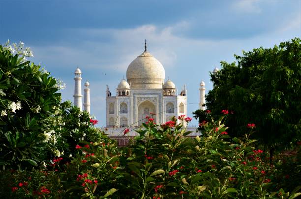 istock Landmarks of India - The Taj Mahal 1090834484