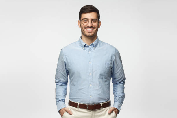 ritratto di giovane insegnante maschio in camicia blu isolata su sfondo grigio - crossing human arm leadership men foto e immagini stock