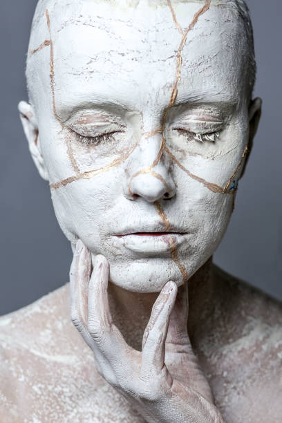 art portrait of woman covered in clay - sculpture clay human face human head imagens e fotografias de stock