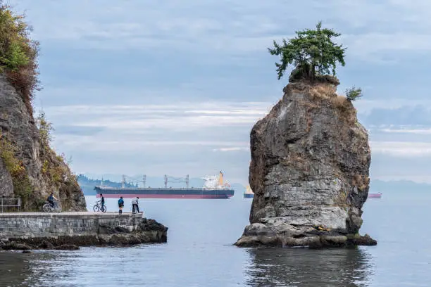Photo of The seawall by the Siwash Rock in Stanley Park