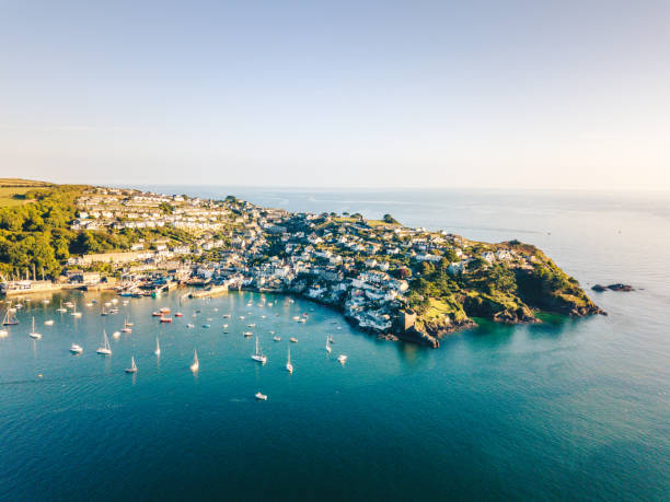 au-dessus de fowey uk - landscape scenics beach uk photos et images de collection