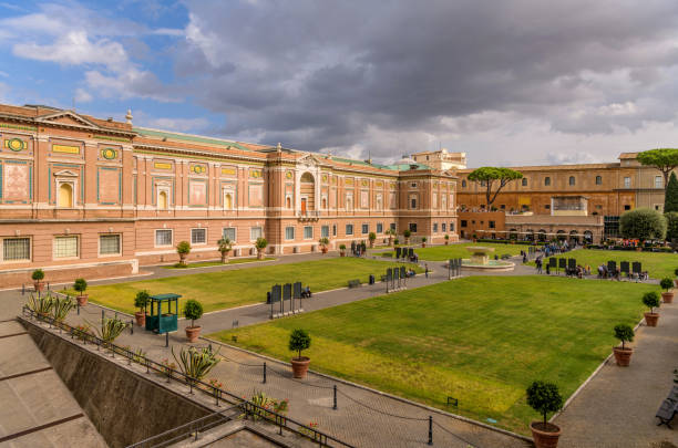 square garden - a wide angle view of square garden, at front of pinacoteca gallery building, a key tourist entry point to vatican museums and vatican gardens, on a partly cloudy october morning. vatican city, rome, italy - art museum museum architecture bench imagens e fotografias de stock