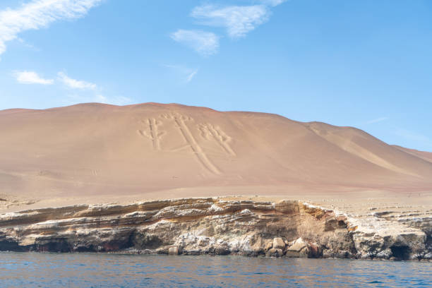istock Candelabrum in Paracas national park 1091044424