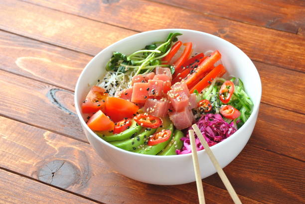 tuna poke bowl with crystal noodles - crystal noodles imagens e fotografias de stock