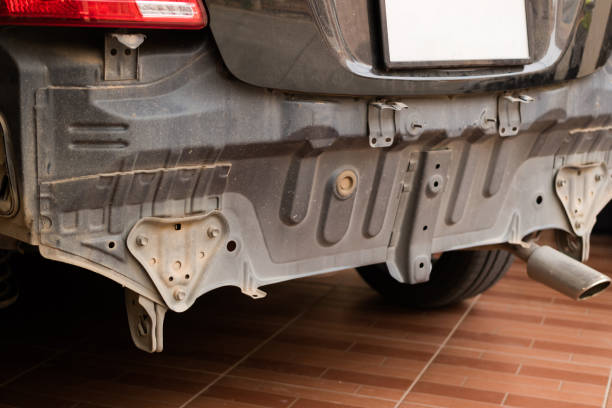 istock Tail of car with removed rear bumper. 1091151142